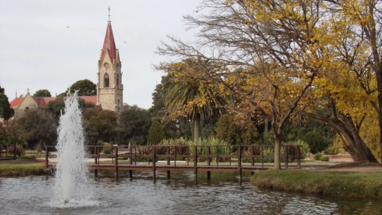 Tornquist: un grupo de padres marcha pidiendo clases presenciales