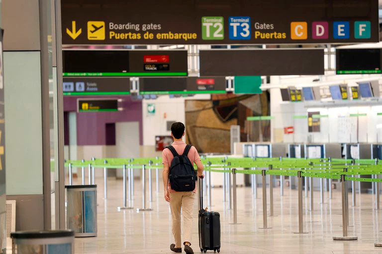 El turismo a España desde América Latina seguirá vedado: con qué vacunas y en qué casos se podrá ingresar