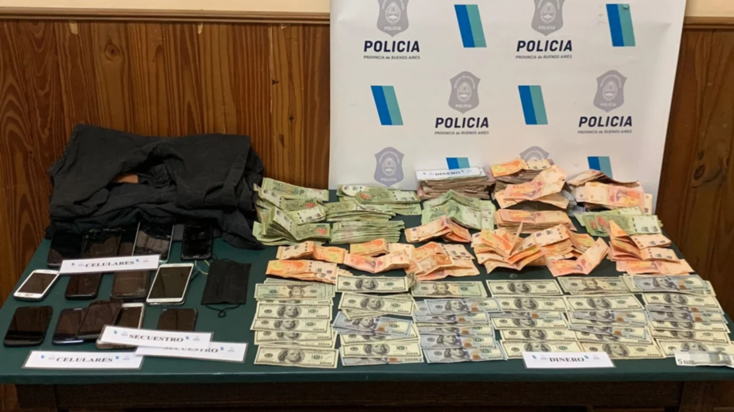 La Policía encontró casi 600.000 pesos y 4.000 dólares tras el robo a una financiera
