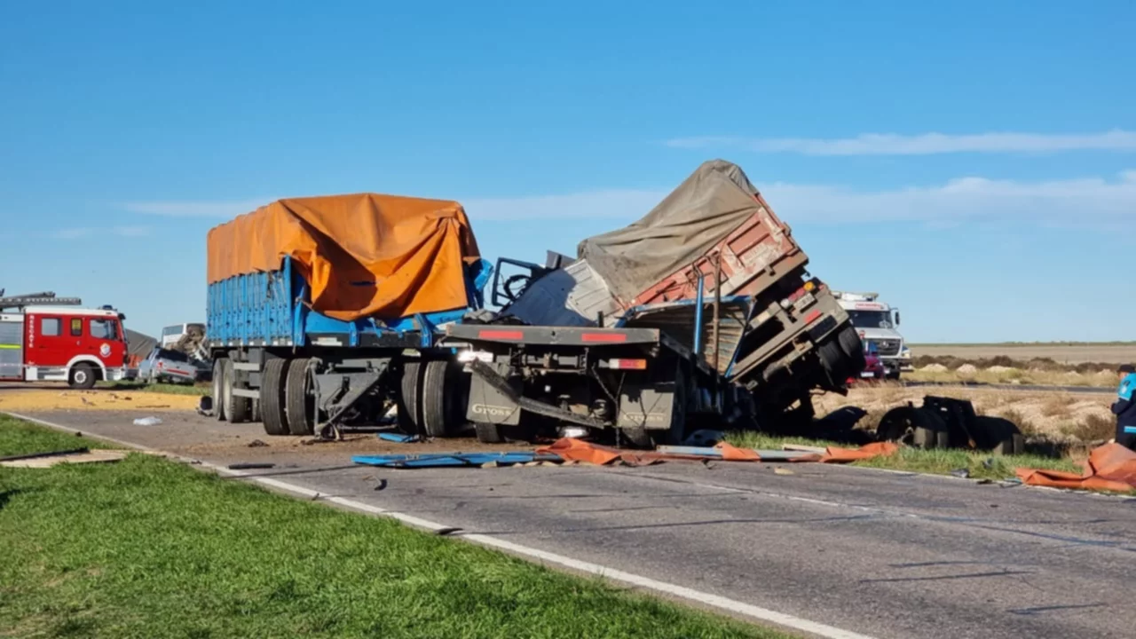 Un muerto por un choque entre cuatro camiones en la ruta 33