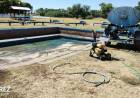 Limpieza y Mantenimiento en la pileta lindante al arroyo del balneario Municipal