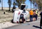 Una familia volcó en la Ruta 33: dos personas fueron hospitalizadas