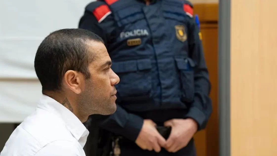 Dani Alves, condenado a 4 años y 6 meses de cárcel por violar a una joven en una discoteca de Barcelona