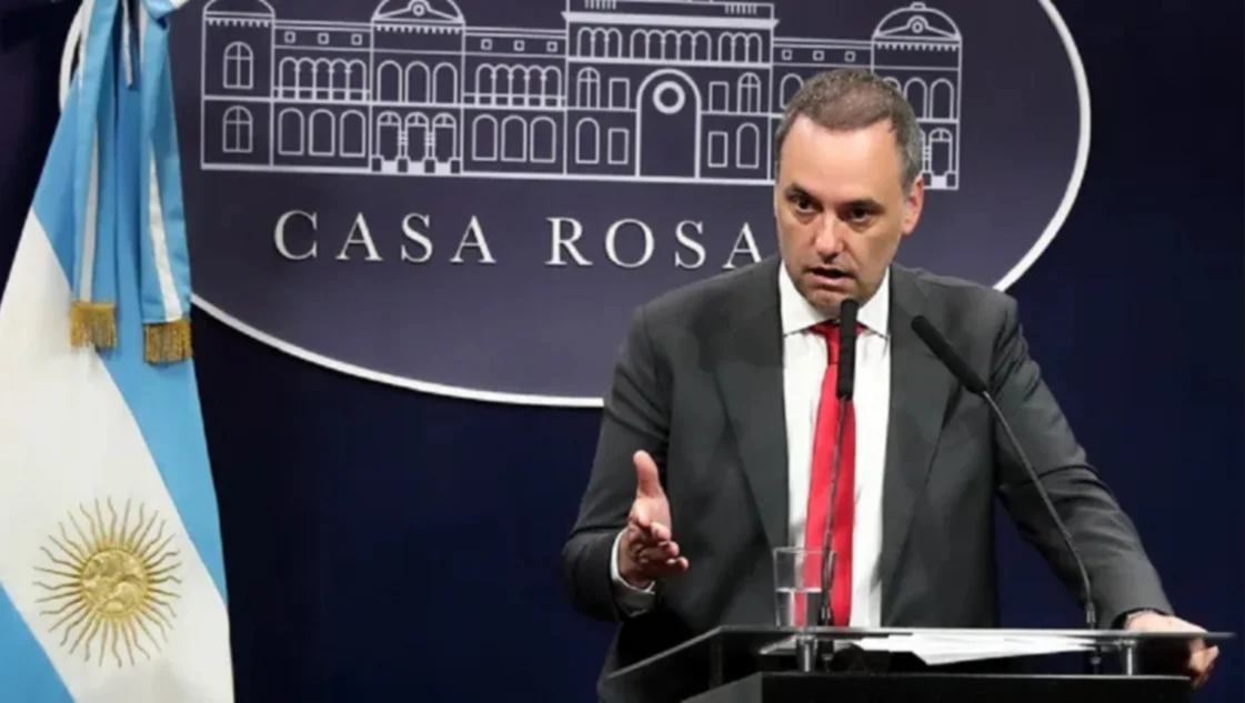 El Gobierno confirmó la baja de 15 mil contratos en el Estado y suspenderá a miles de cooperativas