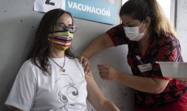 Coronavirus: ¿por qué las personas vacunadas pueden enfermarse?