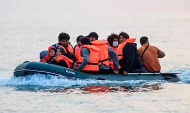 "Se morían poco a poco", el crudo relato de un migrante que sobrevivió en un bote 13 días a la deriva