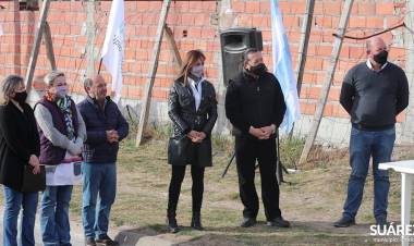 Moccero firmó el acta para reactivar la obra de la Secundaria N° 5 de Santa Trinidad