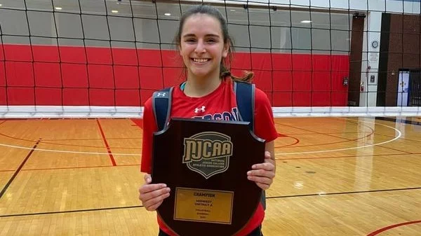 Vóleibol: Emilia Bostal llegó a Estados Unidos y ya deslumbra