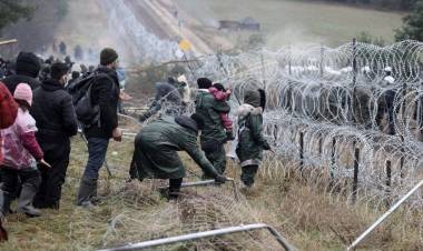 Bielorrusia trabaja para que migrantes "vuelvan" a sus países y la UE prepara sanciones