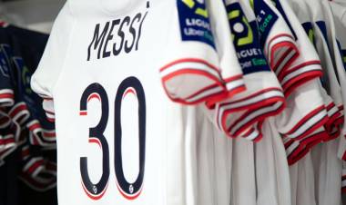 Messi presentó la nueva camiseta del PSG inspirada en Michael Jordan