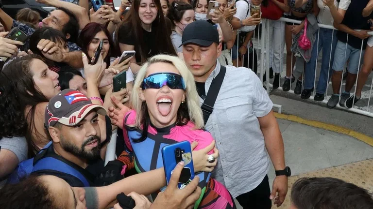 Miley Cyrus llegó a la Argentina para actuar en el Lollapalooza 2022