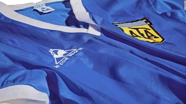 Subasta: la camiseta de Maradona, la de la mano de Dios, "no tiene precio"; ¿cuánto pagarán?