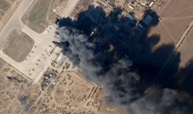 Rusia asegura haber destruido una refinería de petróleo en el este de Ucrania