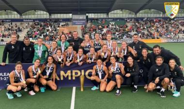 Las Leonas recibieron el trofeo de la Pro League 2022 tras el triunfo ante India