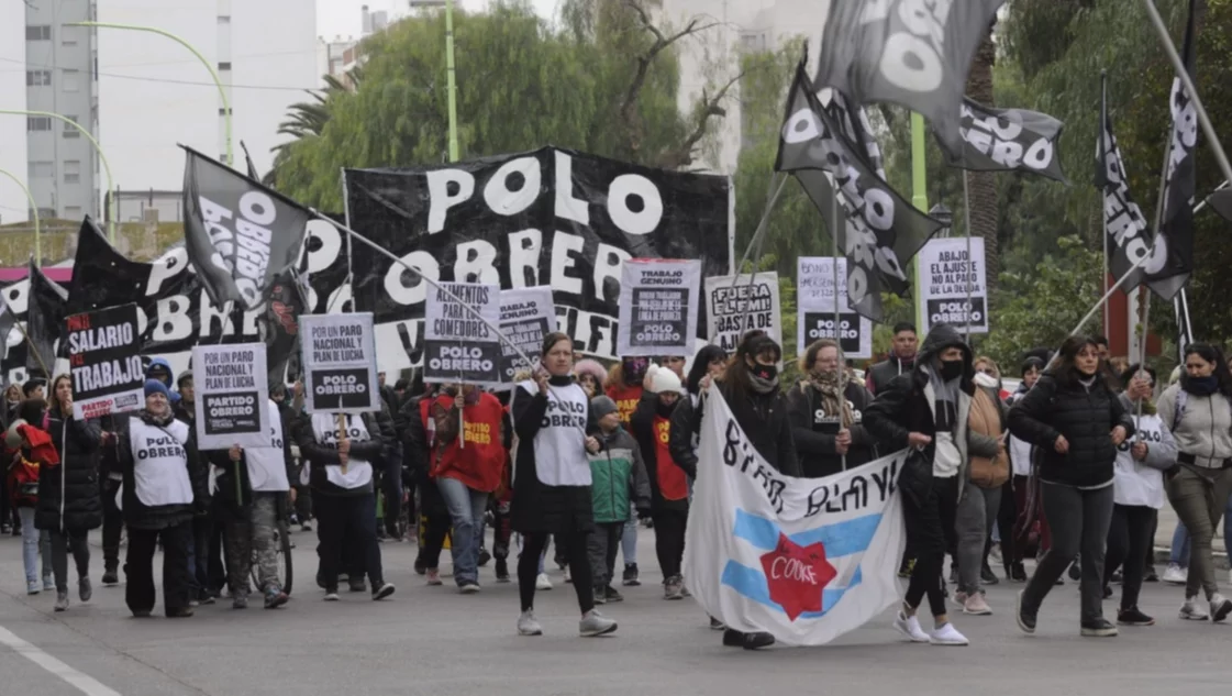 Docentes y partidos de izquierda se movilizan en el centro de Bahía