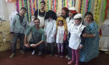 El Taller Municipal de Teatro desplegó su encanto en el Paraje Santa Ana