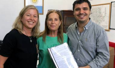 Jefatura de Gabinete: Entrega de aportes económicos a instituciones educativas