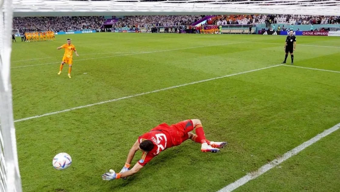 Dibu Martínez obliga a cambiar próximamente las reglas de los penales