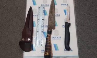 MENORES AGREDEN A EFECTIVOS POLICIALES E INTENTARON SACARLE EL ARMA REGLAMENTARIO A UNO DE ELLOS