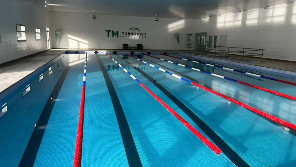 Tras 16 años de espera, la comunidad de Tornquist empieza a disfrutar el natatorio climatizado