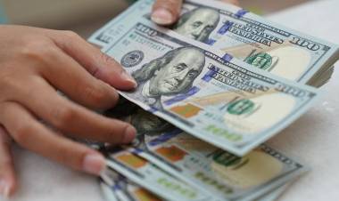 Massa lanza dólar con tipo de cambio preferencial para pymes, autos, minería y pesca