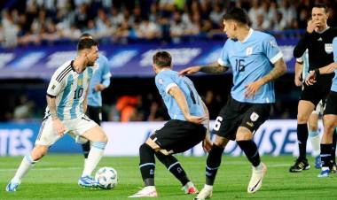 Argentina sufrió ante Uruguay su primera derrota tras la conquista del Mundial