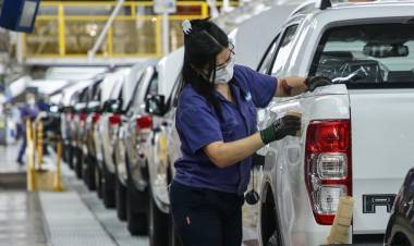 Para la OCDE, Argentina tendrá una inflación de 250,6% y una caída de la economía de 2,3%