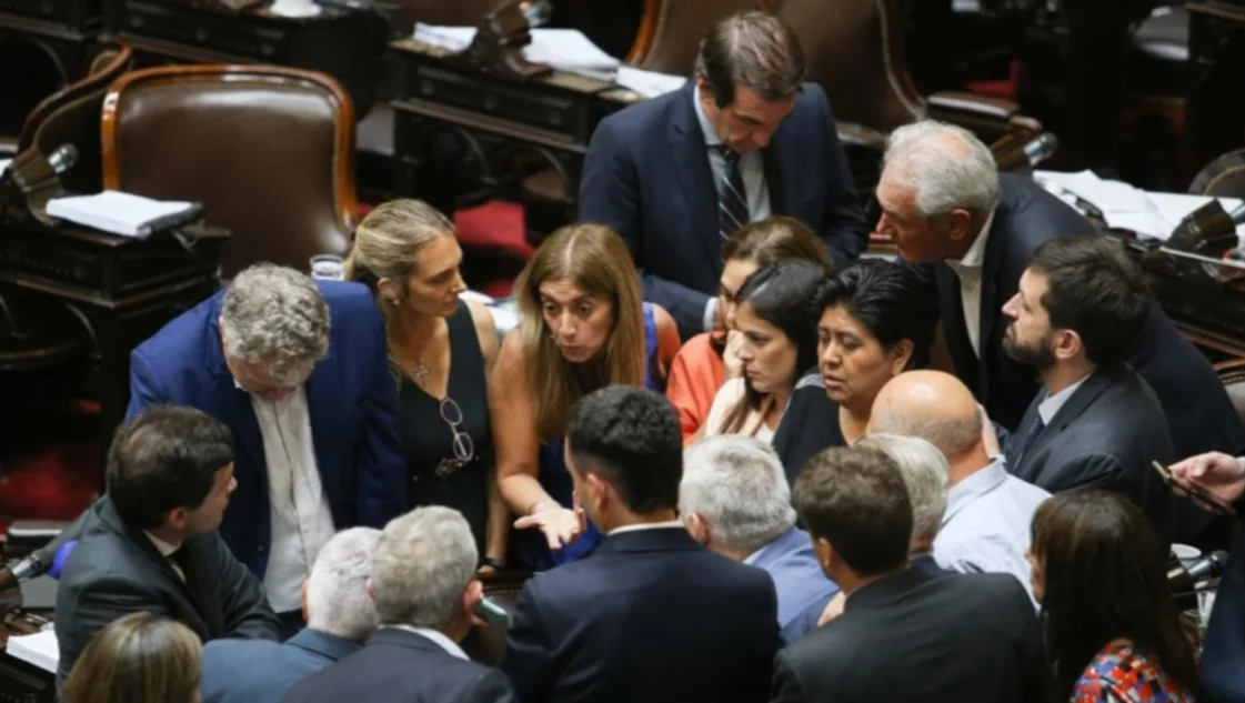 Se agudizó el conflicto entre el gobierno nacional y la oposición: peligra la Ley Ómnibus