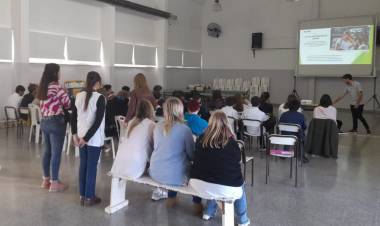Continúan las charlas ambientales en instituciones educativas