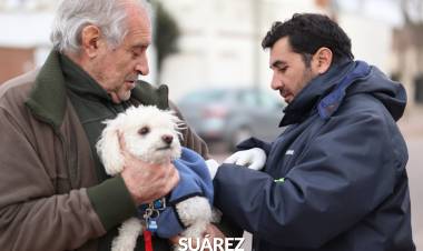Vacunación antirrábica en la plaza Tambor de Tacuarí