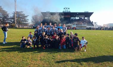 Ultima fecha del torneo apertura, en fútbol masculino clasificaron Blanco y Negro, El Progreso e Independiente de pueblo San José.