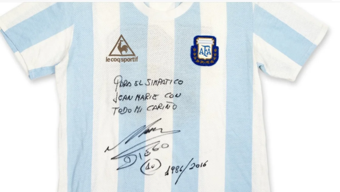 Subasta histórica: camiseta de Maradona y objetos de leyendas del deporte