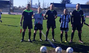 Fútbol femenino Blanco y Negro se quedó con el triunfo con Independiente Rivera