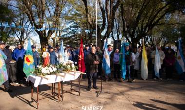 Acto por el 216° aniversario de la Revolución de Mayo en Villa Belgrano