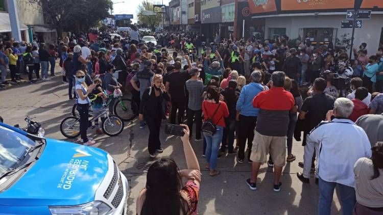 Inhumaron los restos del ministro Meoni en el cementerio de Junín, con la participación del Presidente