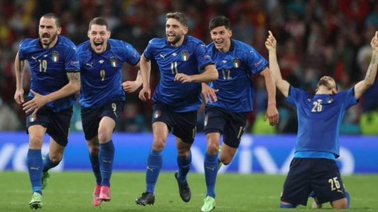 Italia a la final: empató 1 a 1 con España y definió en los penales