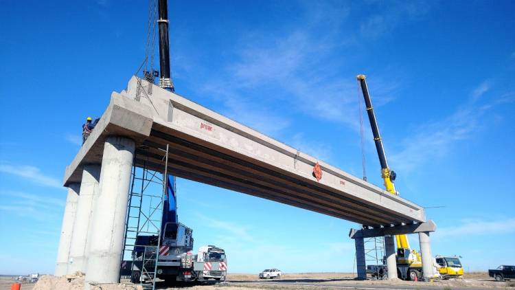 FINALIZÓ EL MONTAJE DE VIGAS EN LA AUTOPISTA RN 33 ENTRE BAHIA BLANCA Y TORNQUIST