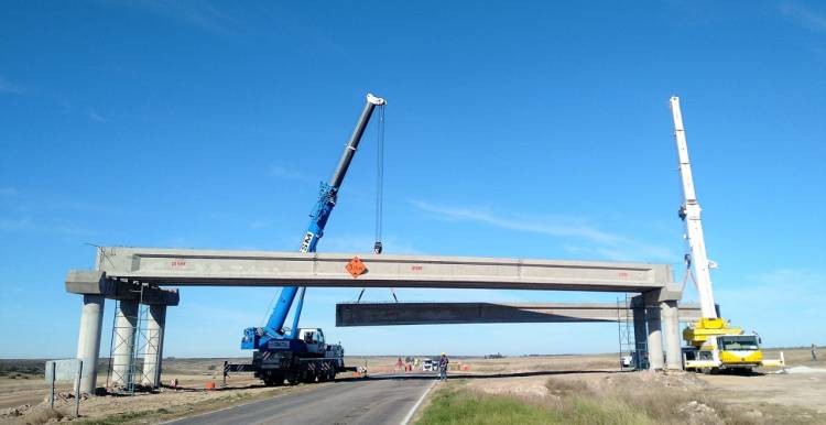 FINALIZÓ EL MONTAJE DE VIGAS EN LA AUTOPISTA RN 33 ENTRE BAHIA BLANCA Y TORNQUIST