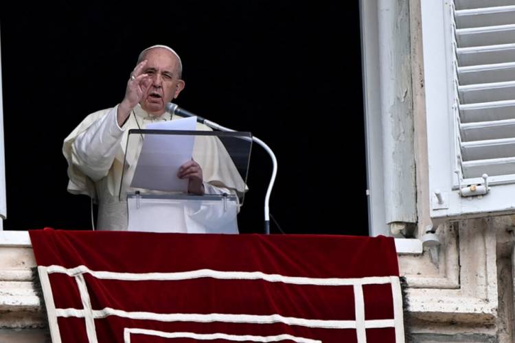 El papa Francisco llamó a recibir a quienes huyen de Afganistán
