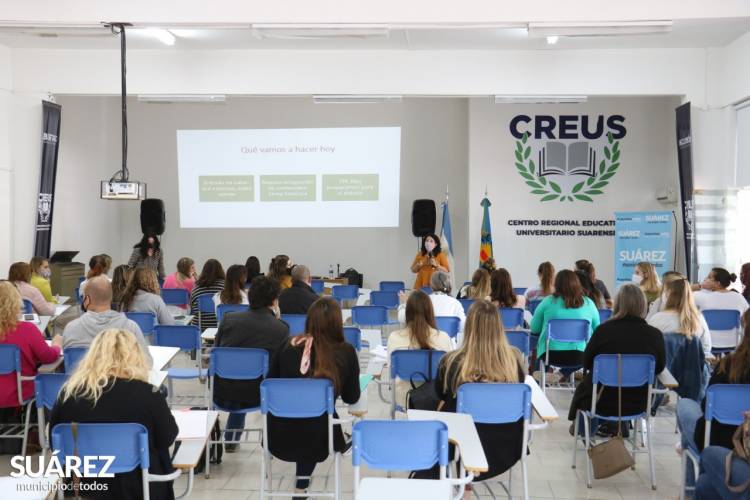 Primera clase presencial en CREUS de la licenciatura en Educación