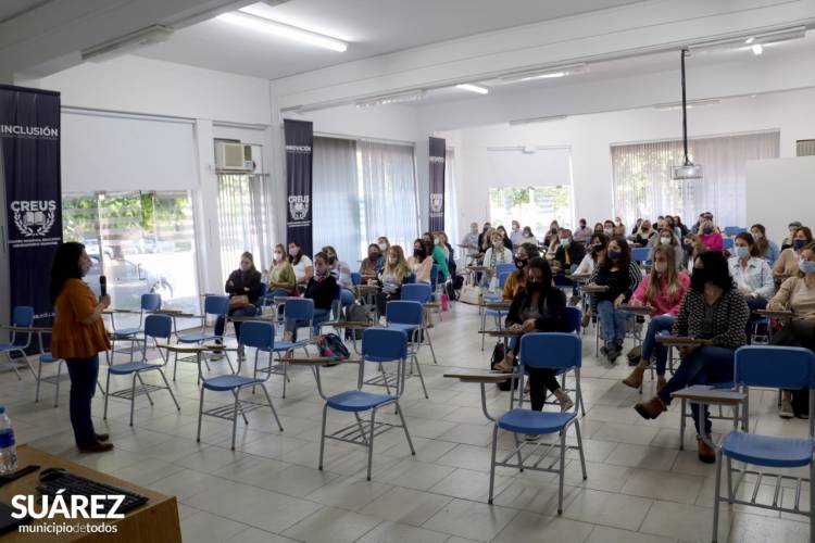 Primera clase presencial en CREUS de la licenciatura en Educación