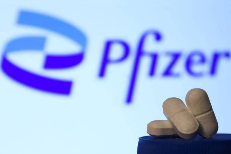 Pfizer da la licencia de su pastilla contra la covid para facilitar la producción