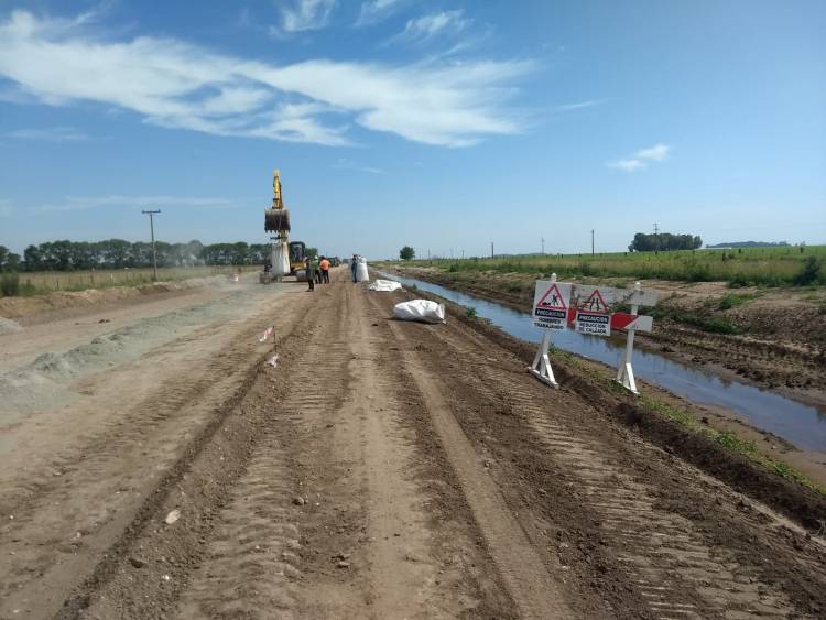 Comenzaron los trabajos de estabilizado en Zentena el acceso entre Huanguelen y Coronel Suárez