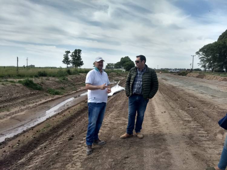 Comenzaron los trabajos de estabilizado en Zentena el acceso entre Huanguelen y Coronel Suárez