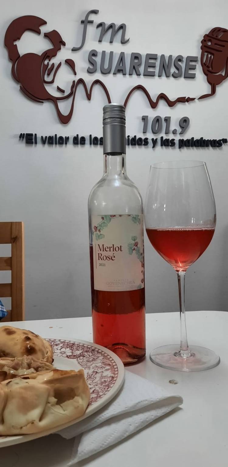 Hoy con un Merlot Rosé, el señor del vino presente en FM Suarense 101.9