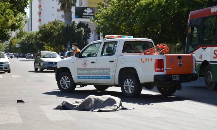 Bahía Blanca: ciclista murió arrollado por un camión