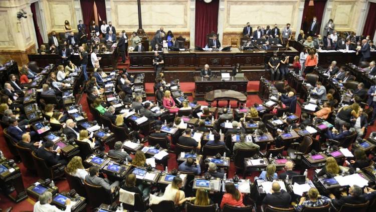 Diputados debate proyectos de VIH, cáñamo industrial e incentivo a la construcción