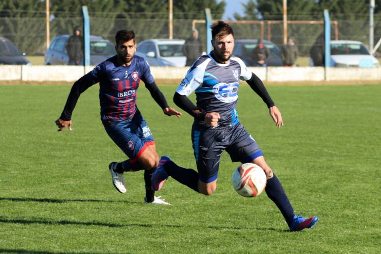 El Progreso goleó a Peñarol de Pigue en una tarde fría y ventosa - 10ma Fecha L.R.F - 