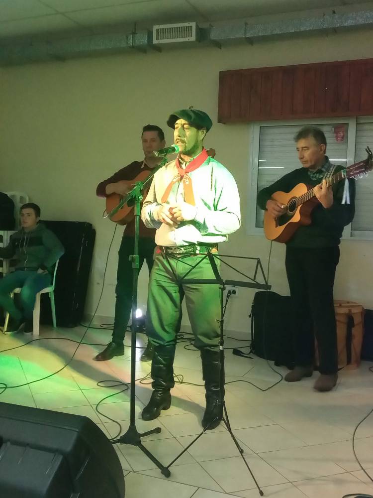 Peña solidaria para el Hogar de Ancianos Domingo Goñi.