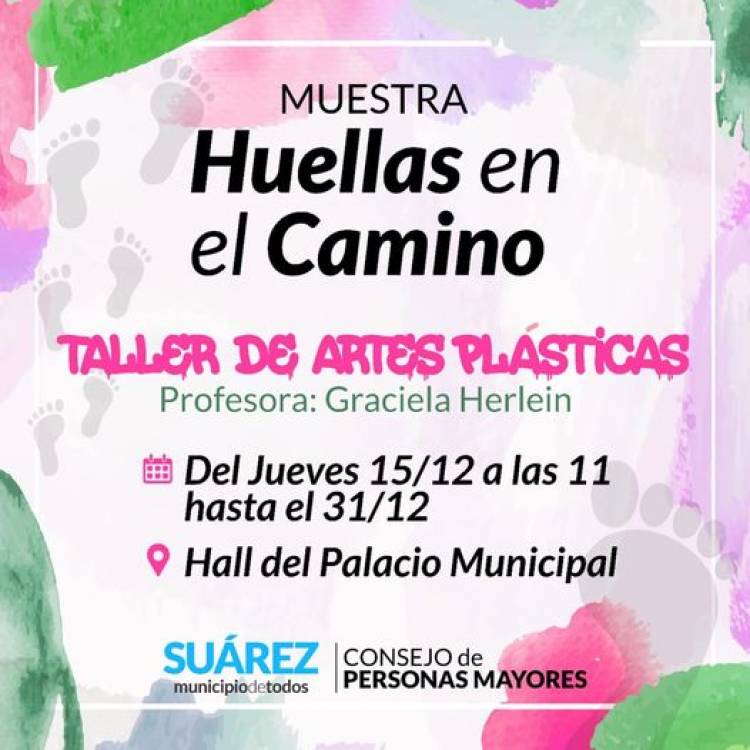 Exposición de la Muestra de Arte “Huellas en el Camino” en el hall del Palacio Municipal